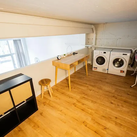 Two-bedroom Bs-bsh Apartment